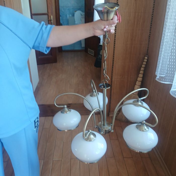 Продам люстра в доброму стані.