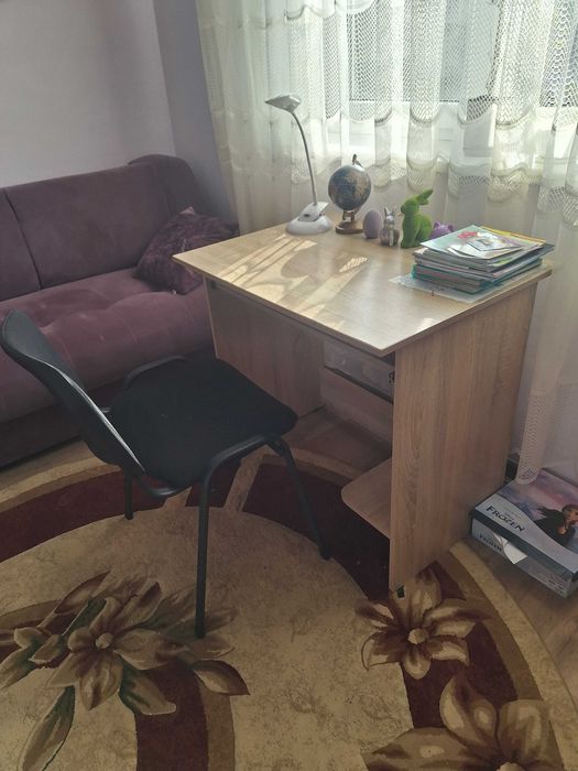 Письмовий стіл та стілець