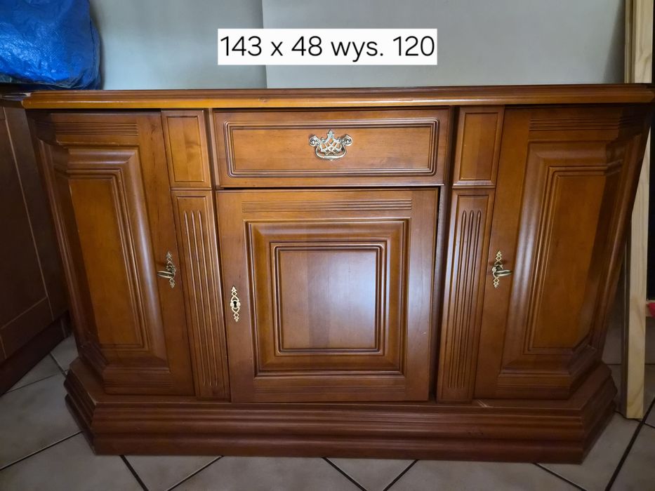 Regał i witryna w dobrym stanie