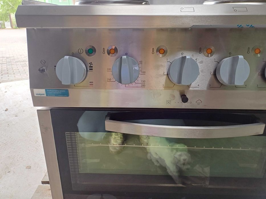 Kuchnia elektryczna z piekarnikiem