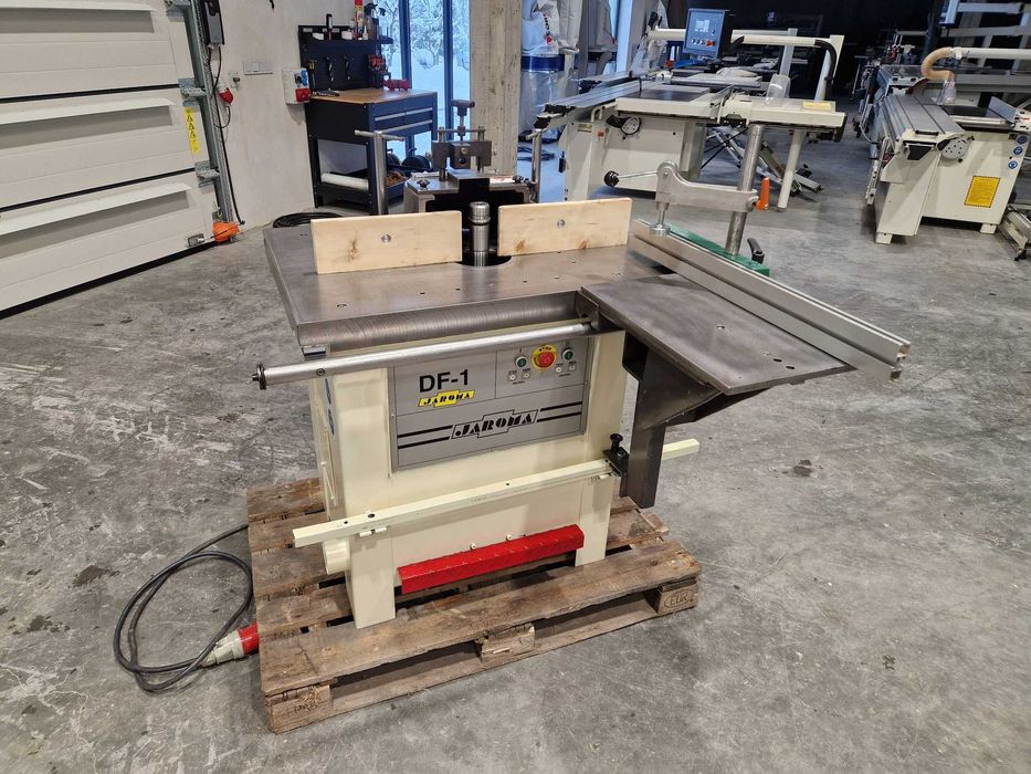 Frezarka dolnowrzecionowa JAROMA DF -1 ,POLSKA,  frezarka z wózkiem