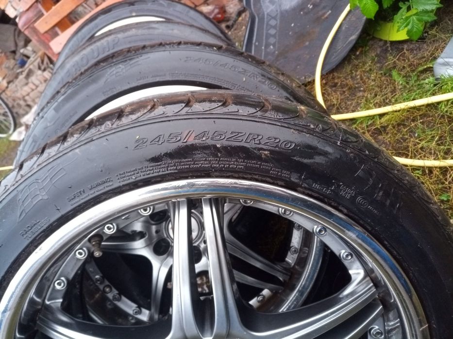 Колеса. Ризина з дисками 245/45 ZR 20
