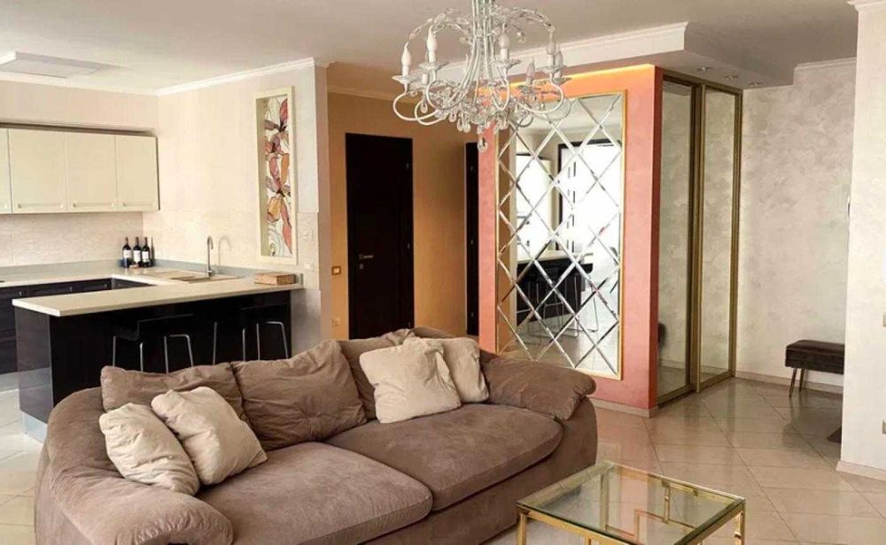 Современная квартира у Парка Победы с ремонтом и техникой