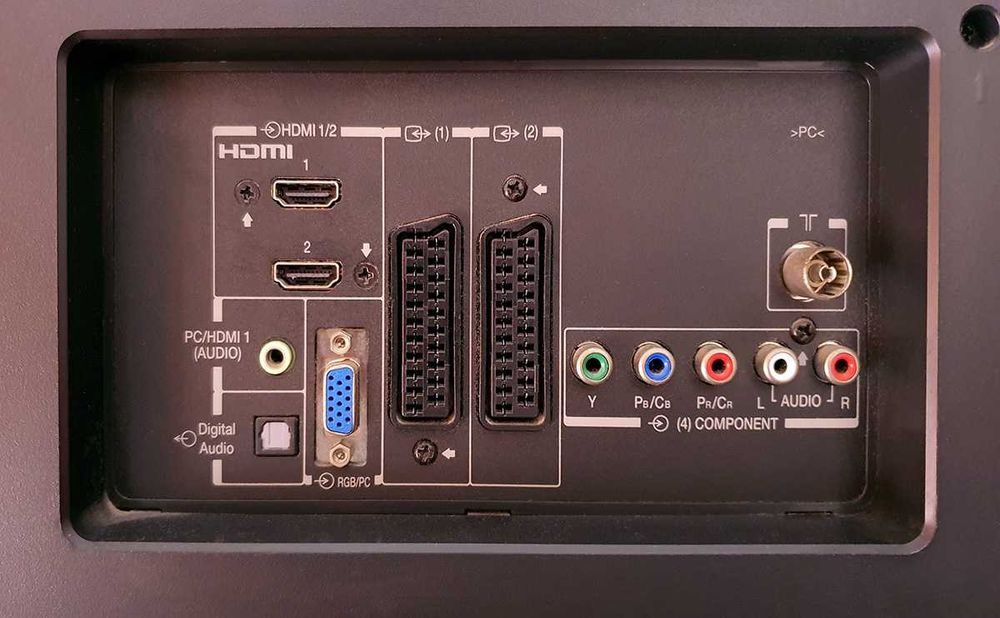 TV Toshiba Rezga 32 polegadas com comando e base amovível