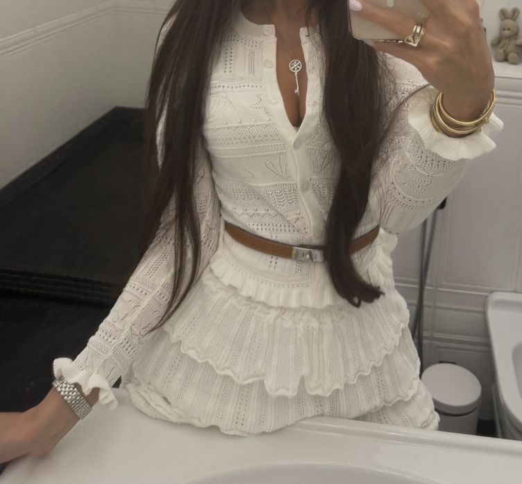 Красивый вязанный костюм без бренда