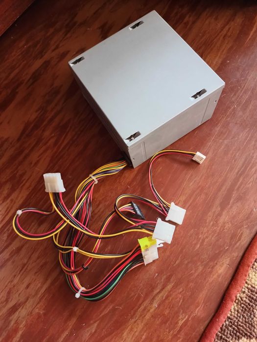 Блок живлення ATX (24pin+4 не робочий)