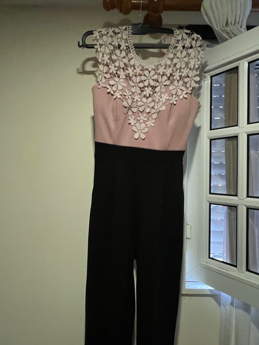 Macacão rosa e preto