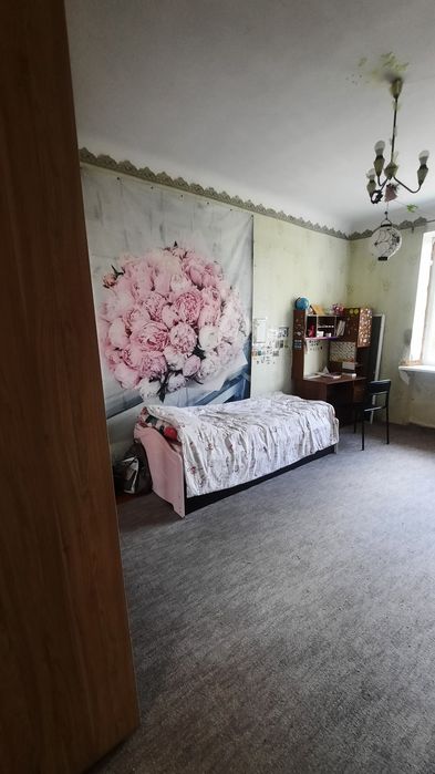 Продам 3-х комнатную сталинку. Центр. D E.