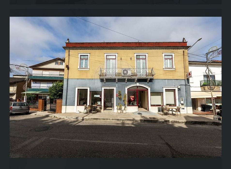 Aluga-se café espaço comercial 112m2
