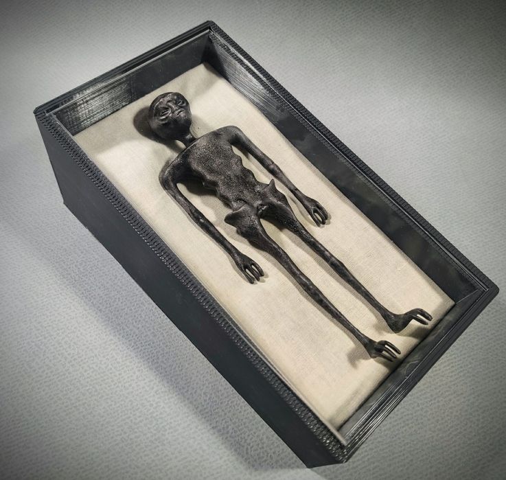 Figura Réplica de Múmia Alien de Nazca Premium