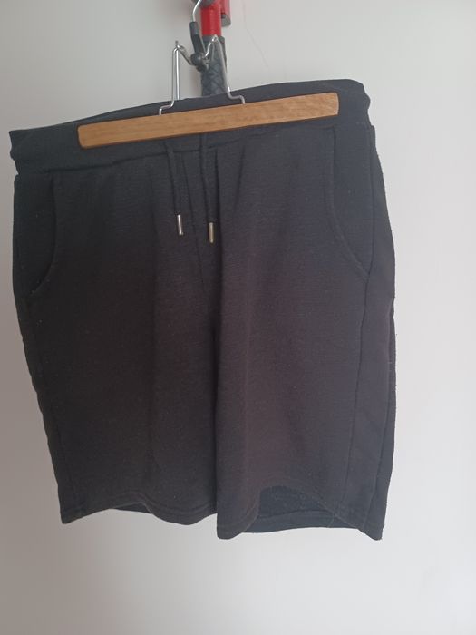 Czarne krotkie spodenki