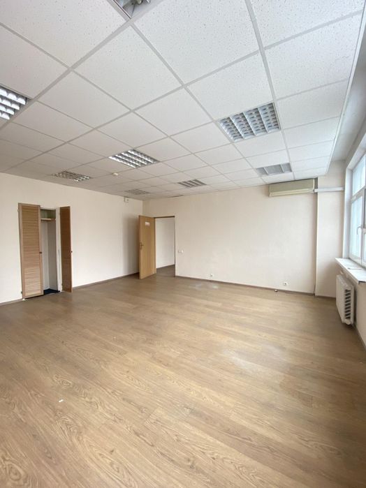 Оренда офісу на вул. Євгенія Сверстюка,23 на 234.9 м², від власника