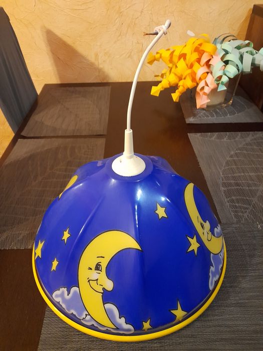 Lampa sufitowa do pokoju dziecięcego