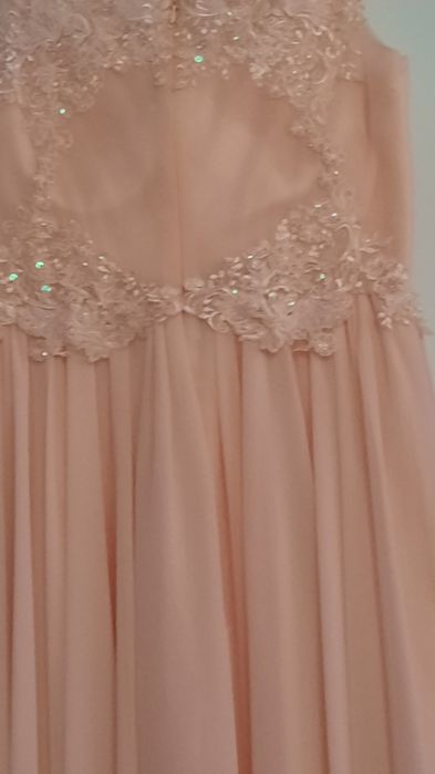 Moda damska suknie wieczorowe weselne okazjonalne.