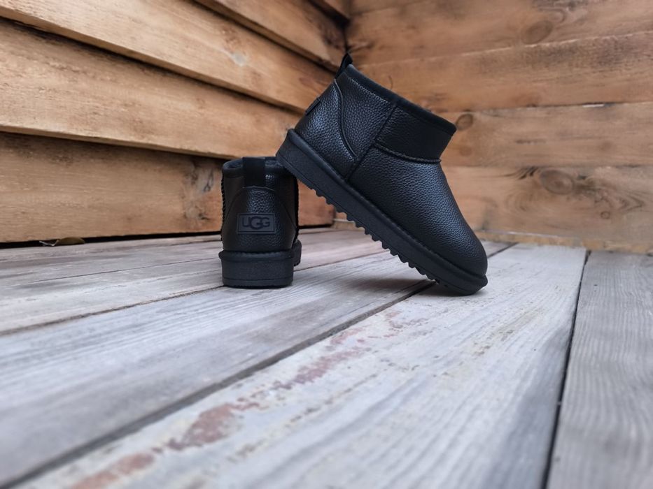 Чорні шкіряні міні короткі угги чоботи черевики жіночі ugg кожаные угі