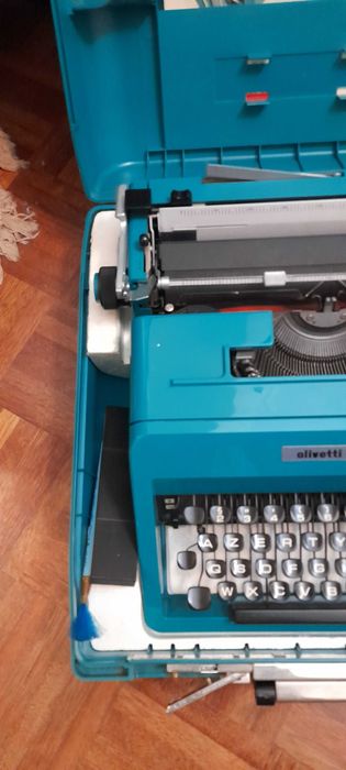 Maquina escrever antiga da marca Olivetti