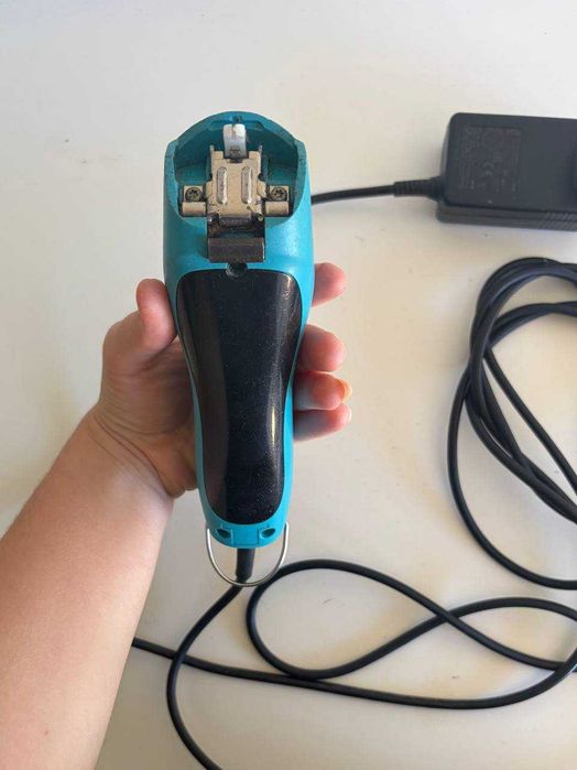 Máquina de tosquia profissional Wahl KM10 para cães e gatos.
