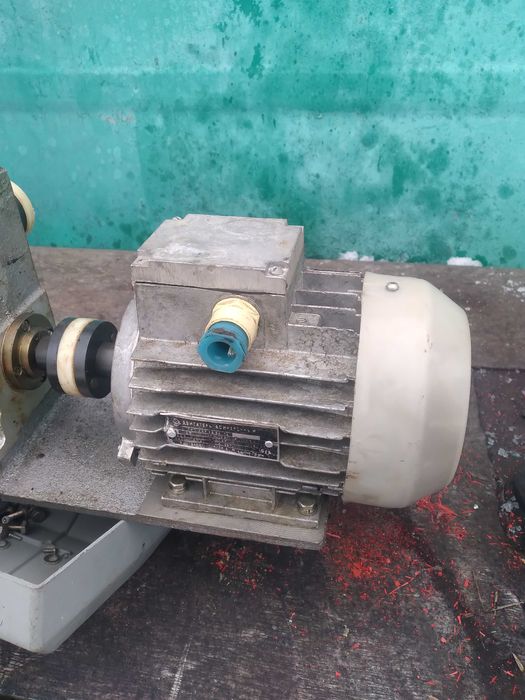 Электродвигатель+ редуктор( 0.37квт, 1:60)