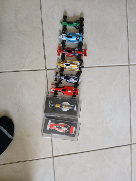 Carros para colecionar ou dar para crianças