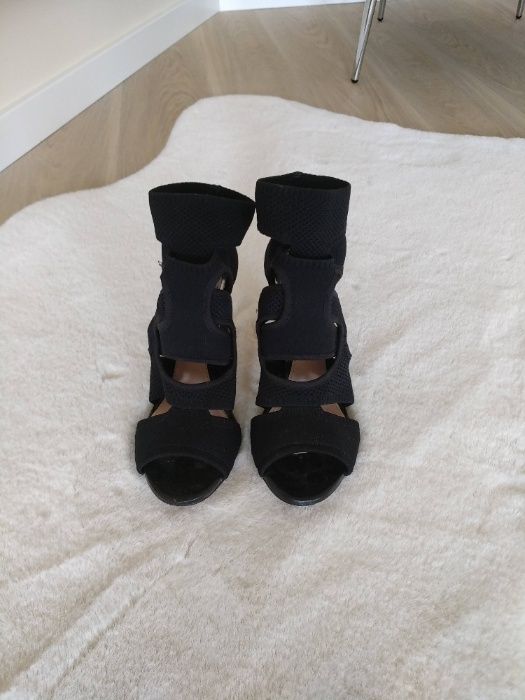 Sandálias tiras Zara