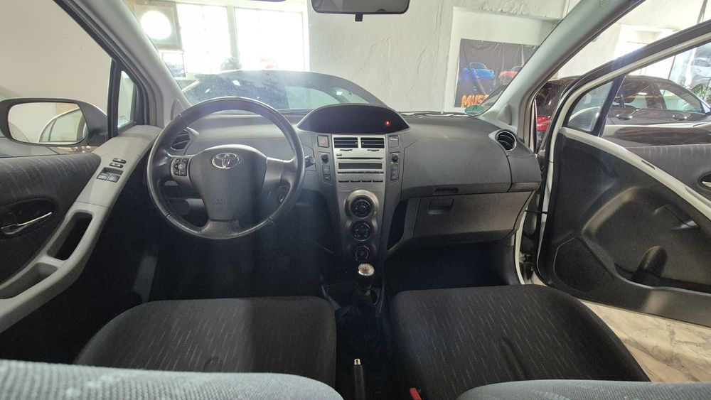 Toyota Yaris — fotografia 8