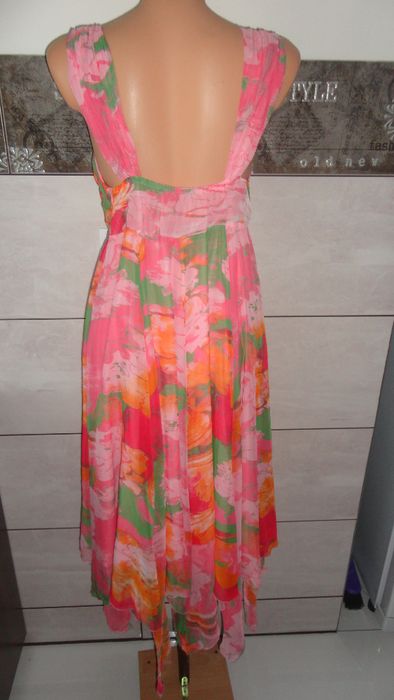Sukienka w pięknych kolorach roz.38-40