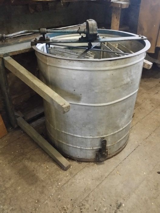 Медогонка ручна.