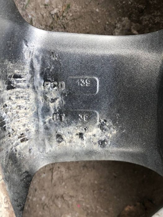 777 R16 6/139,7  два колеса с шинами 245 70 16 - 111Т