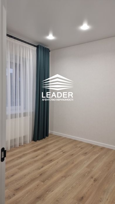 Продам таун!ДИЗАЙНЕРСЬКИЙ- СТИЛЬНИЙ!своя ділянка+парковка!Без Комісії