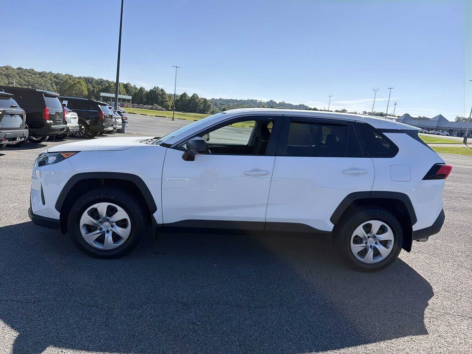 Toyota RAV4      2021
