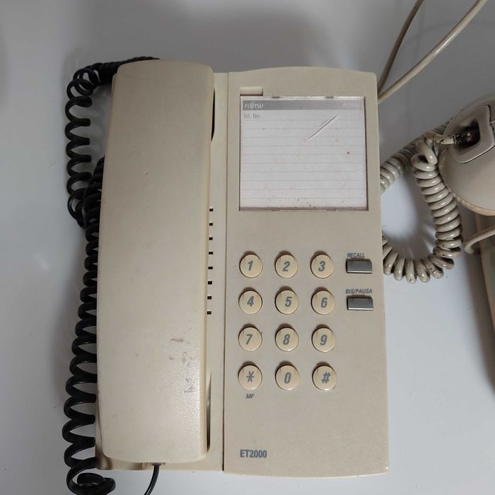Telefone antigo Fijitsu