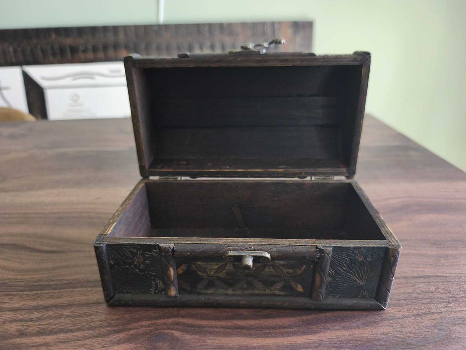 Pack caixa de madeira antiga e bau decorativo- urgente