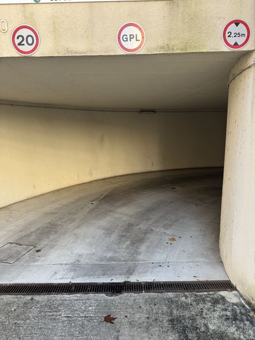 Garagem - Estacionamento Cascais