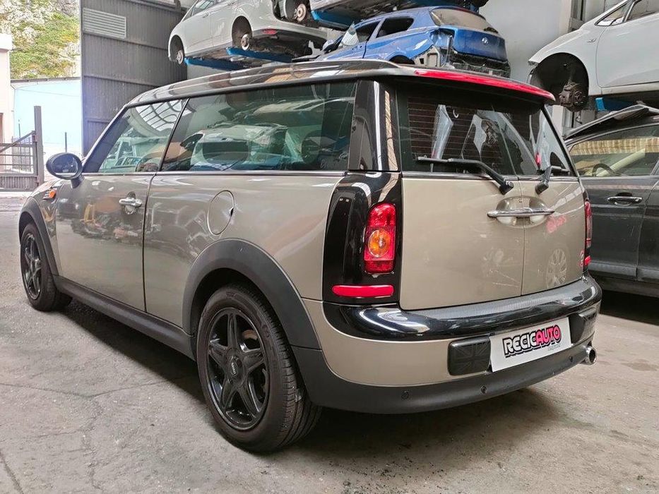 Guarda-Lamas Frente Direito Mini Clubman R552007