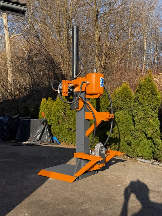 Łuparka hydrauliczna do drewna pionowa