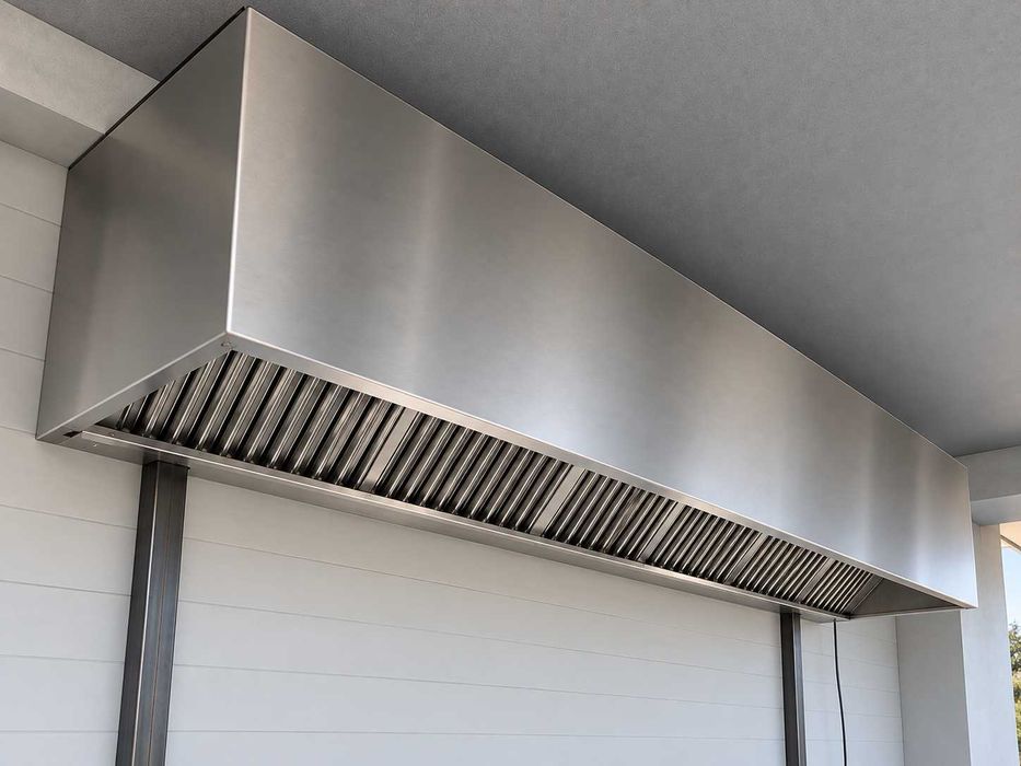 Okap gastronomiczny 240 cm z łapaczami tłuszczu + TURBINA 800 m3/h