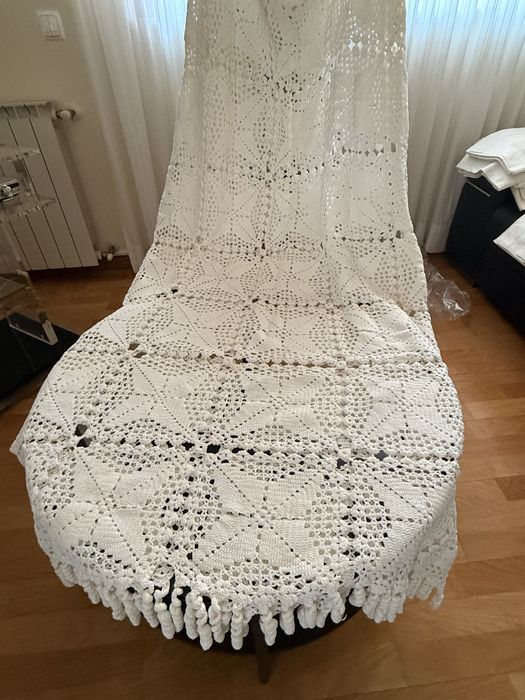 Toalhas e lençóis com renda (lote grande de artigos)