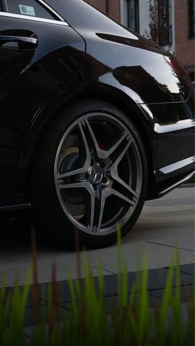 Czarny Mercedes CLS63 AMG do ślubu