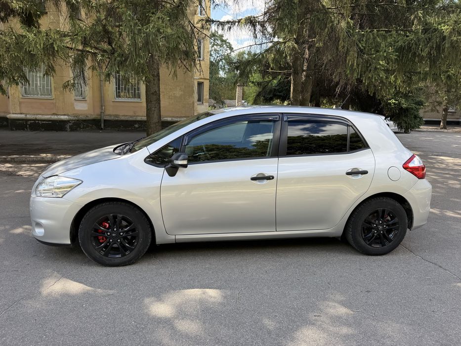 Тоyota Auris 2010 рік