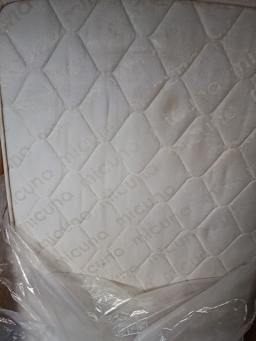 Cama de criança com grades e extensível