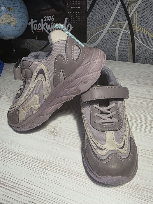 Кросівки на дівчинку