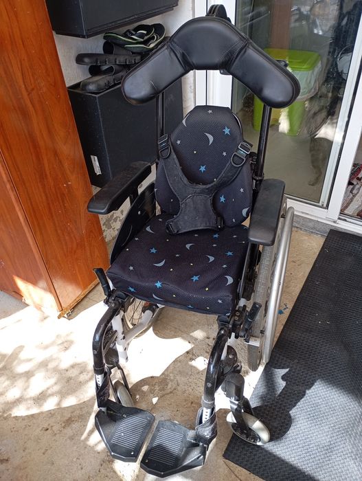 Cadeira de rodas infantil