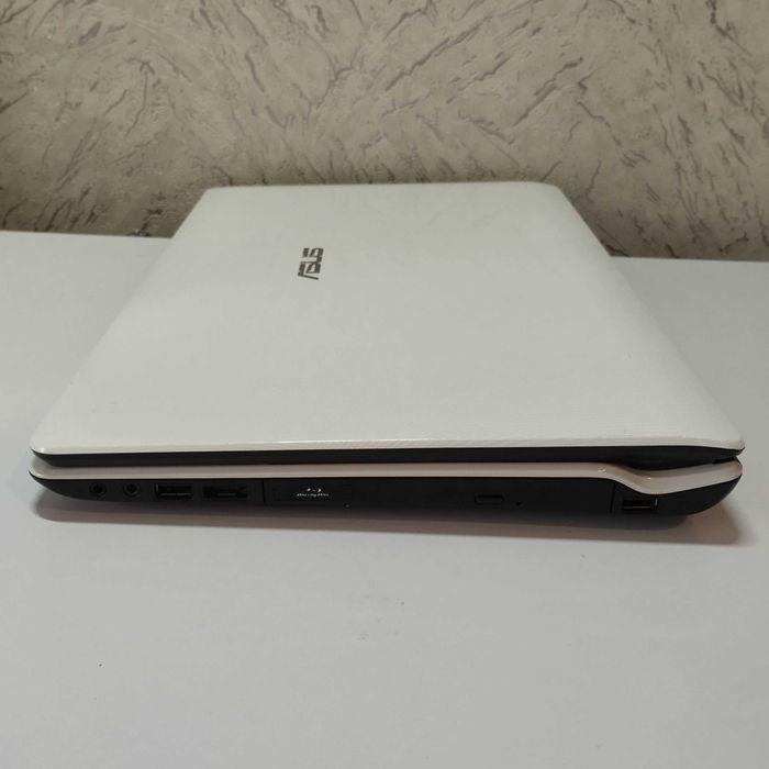 Красивый ноутбук Asus X64J / Core i5-460M / видео 1гб / 4/320 гб