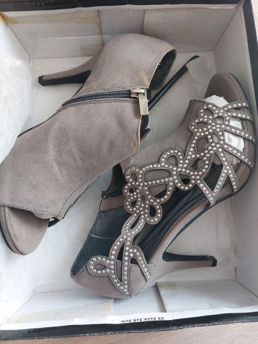 Wysokie eleganckie buty siwe srebrne 39