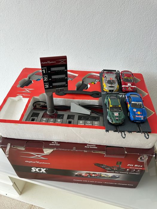 Pista de carros SCX Digital com 2 metros de pista extra