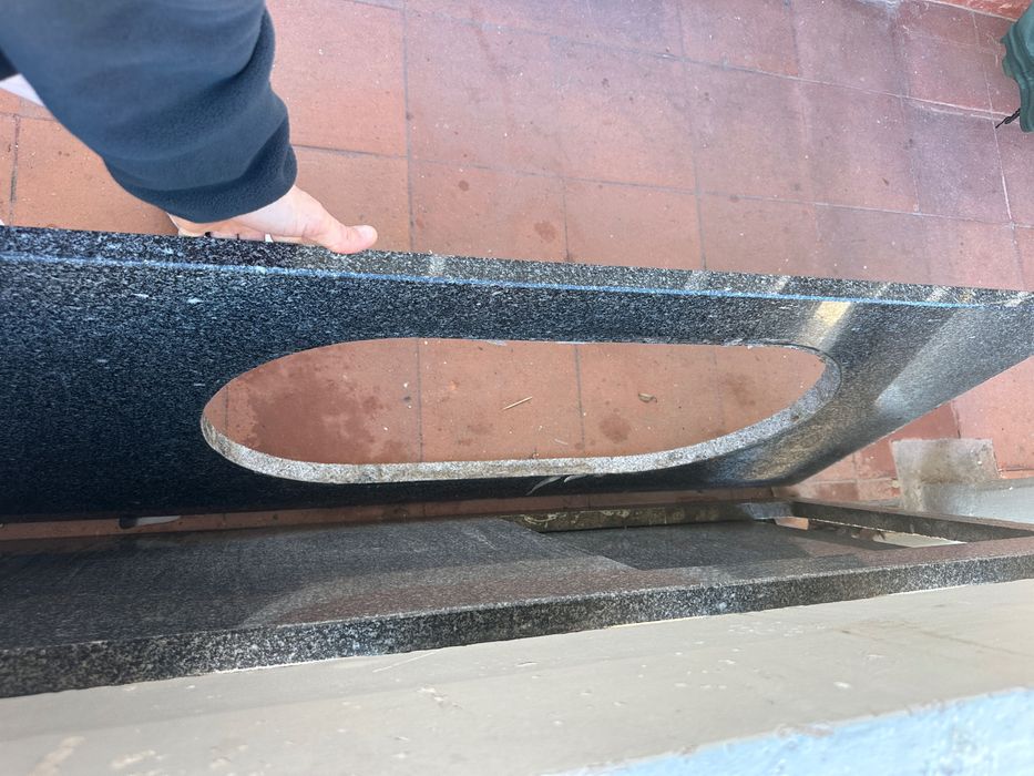 Pedras mármore pretas com picotado cinza