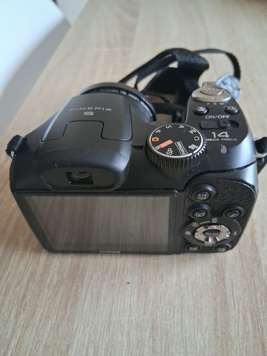 Câmara digital Fugifilm , 18 x optical zoom - 14 MP