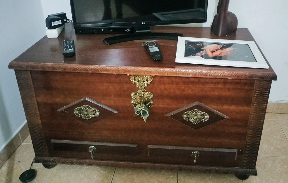 Baú antigo em bom estado