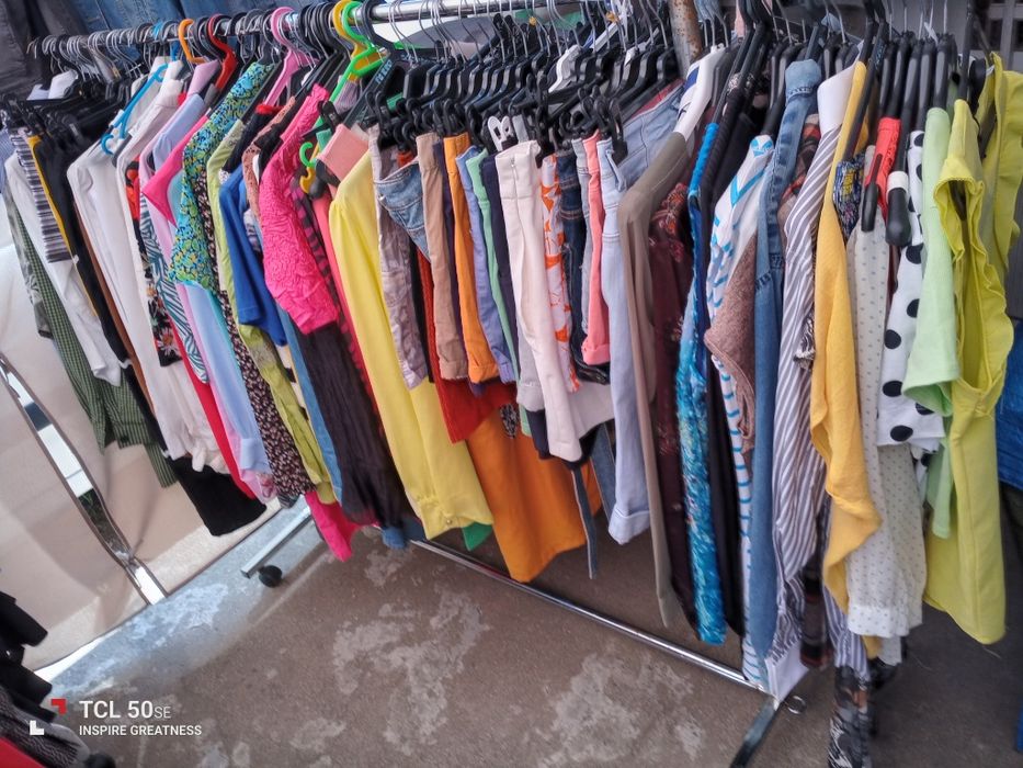 Roupa semi nova 1€ cada peça. Lameira Celorico de basto