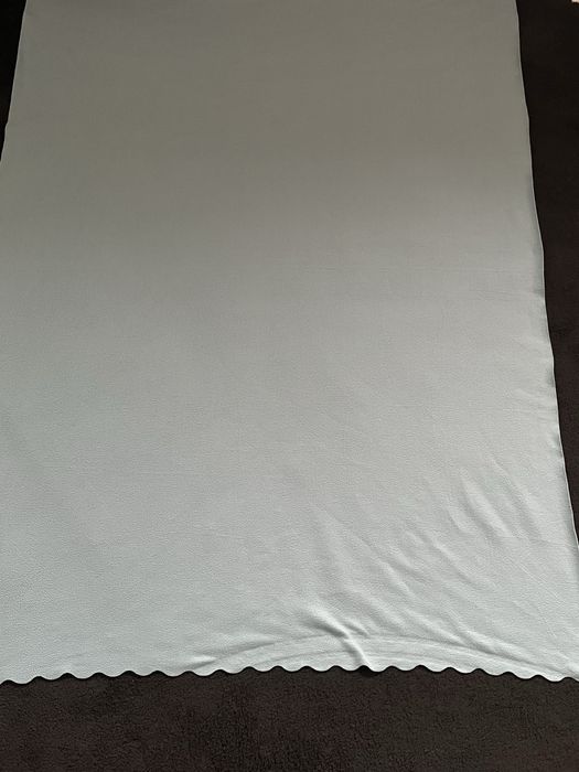 Dwa turkusowe pledy Ikea